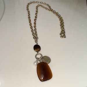 Elegant Gold and Brown Pendant Necklace